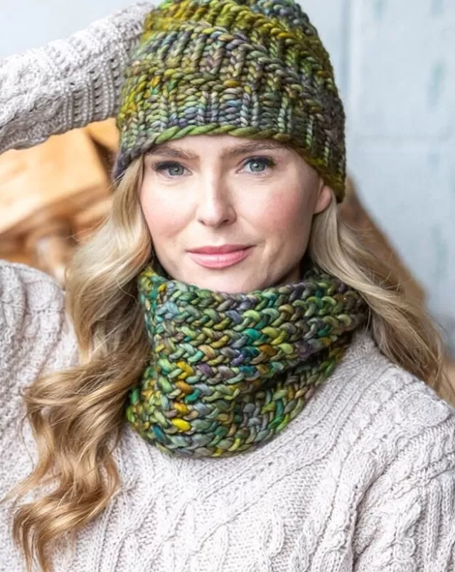 Sweater Shop Made in Ireland Snood and Hat Set Green