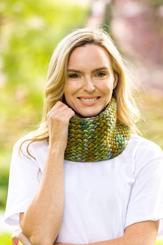 Women Sweater Shop Super Soft Hand Made Snood Green