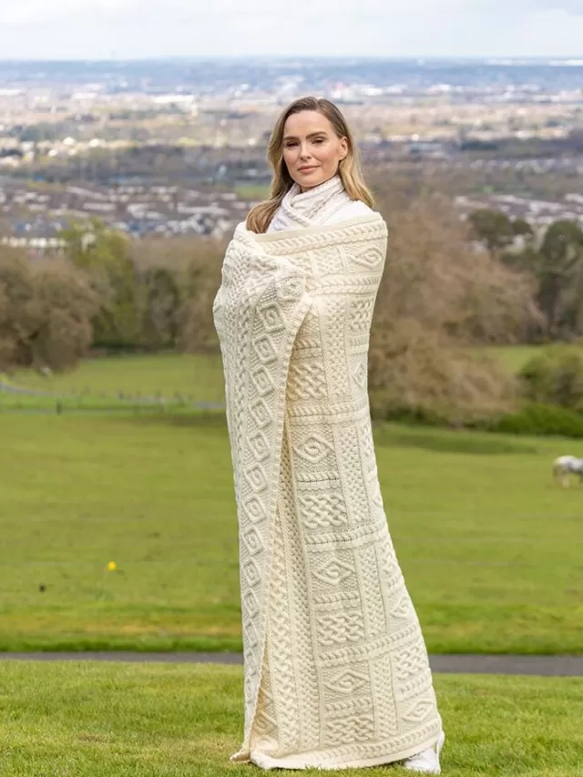 Sweater Shop Two Tone Plated Aran Throw X4349